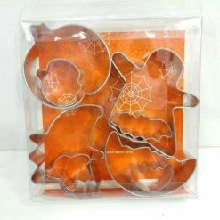 Bargainwizz Costumes Wilton Halloween Cookie Cutter 8 Piece Set